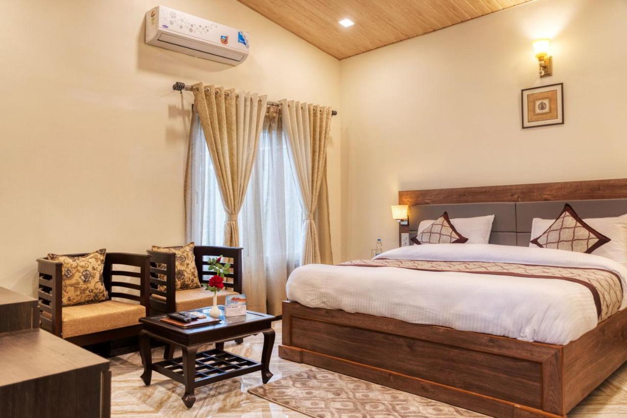The Walnut Creek Hotell Bhīm Tāl Exteriör bild