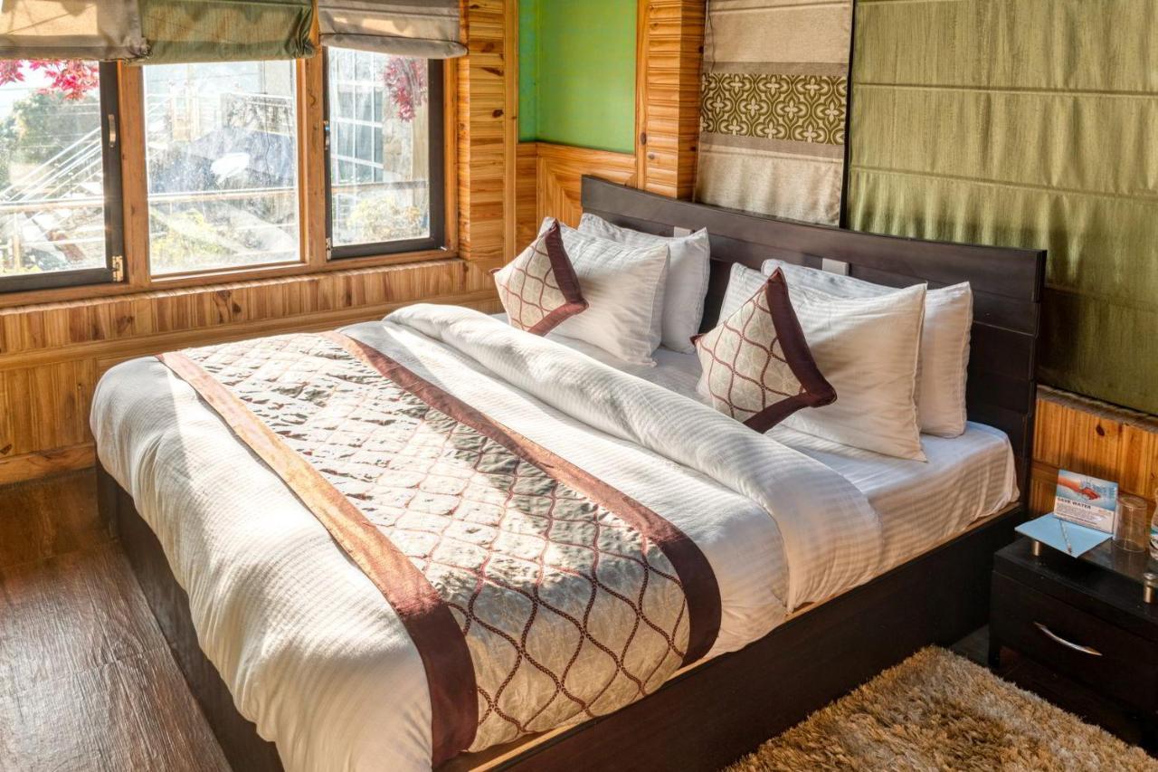 The Walnut Creek Hotell Bhīm Tāl Exteriör bild