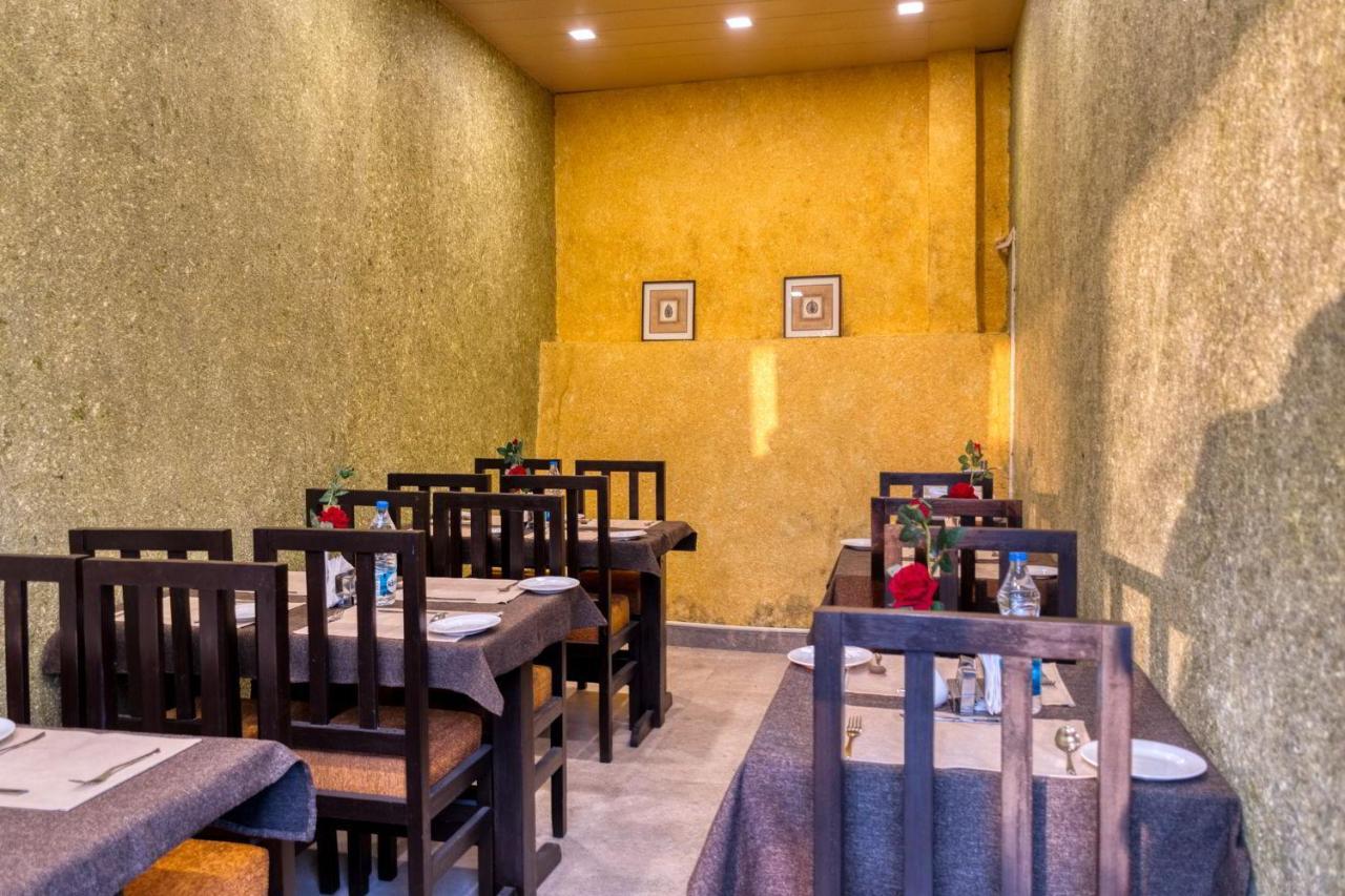 The Walnut Creek Hotell Bhīm Tāl Exteriör bild