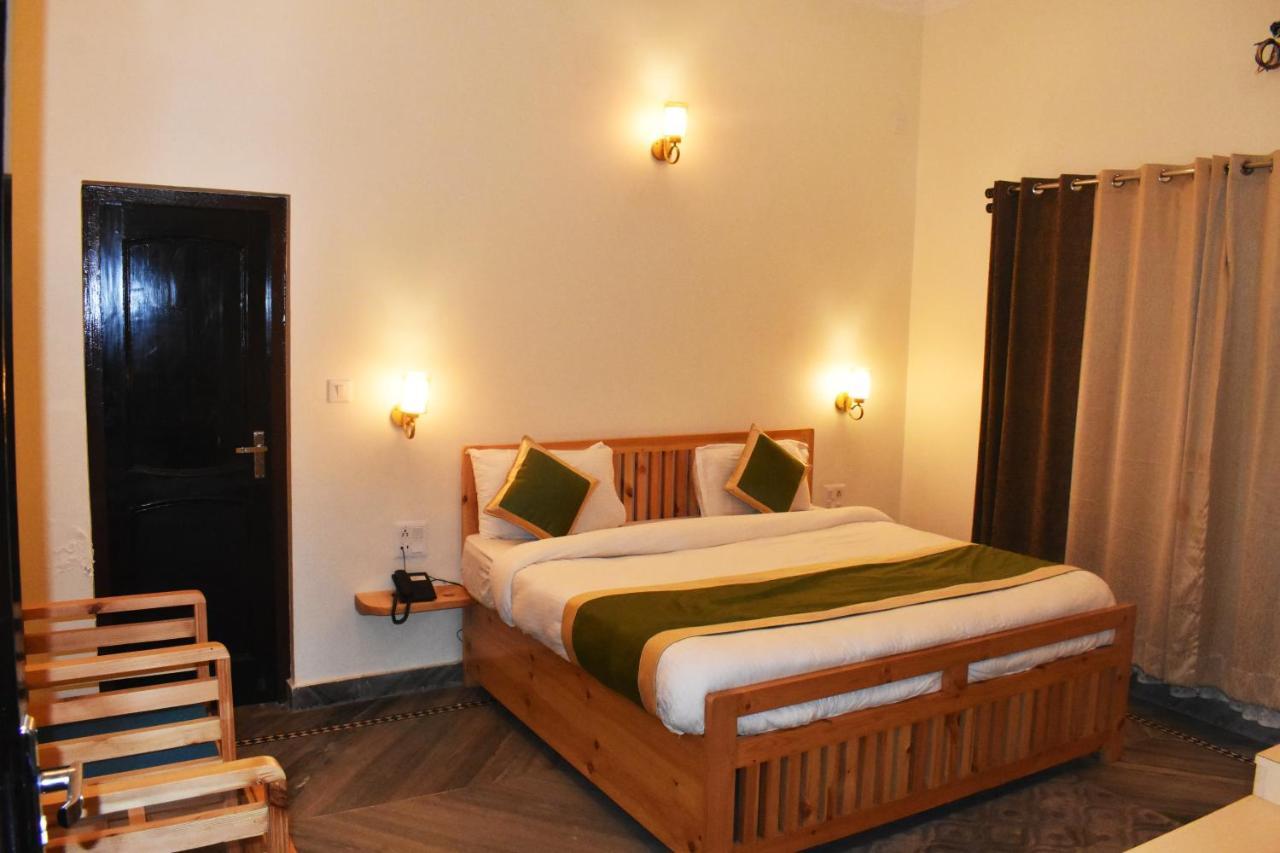 The Walnut Creek Hotell Bhīm Tāl Exteriör bild