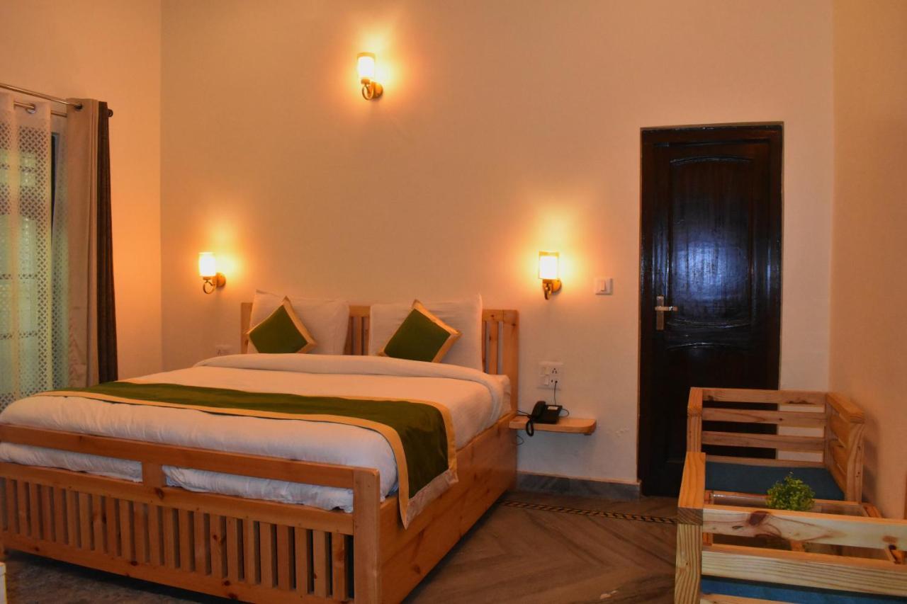 The Walnut Creek Hotell Bhīm Tāl Exteriör bild