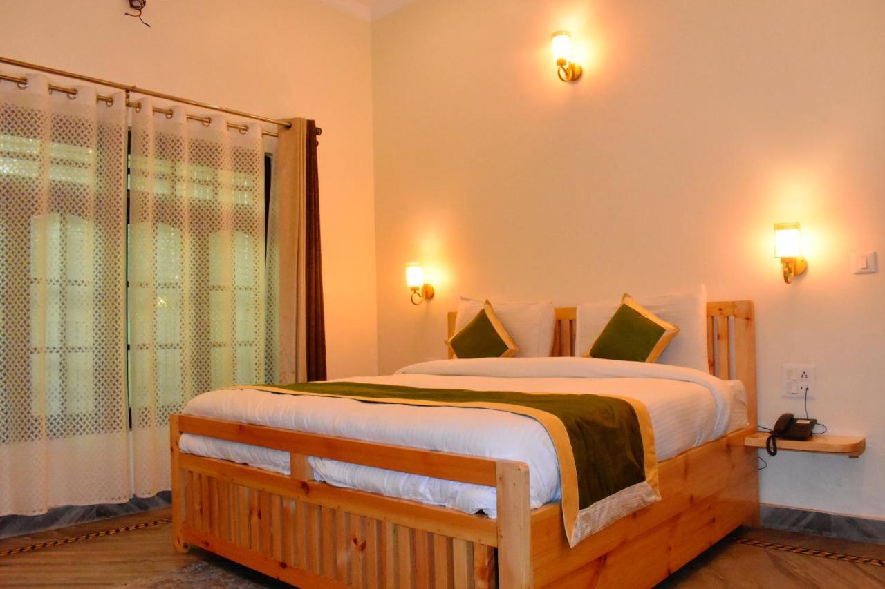 The Walnut Creek Hotell Bhīm Tāl Exteriör bild