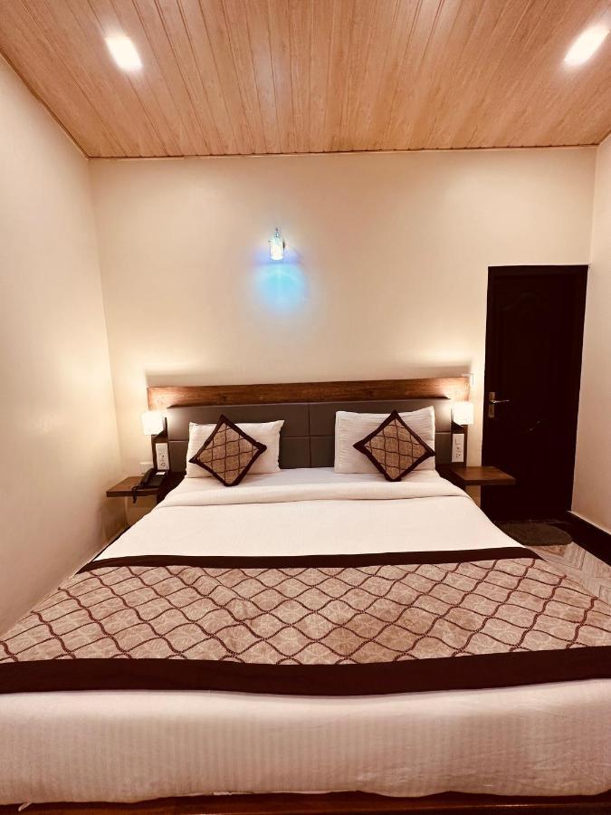The Walnut Creek Hotell Bhīm Tāl Exteriör bild