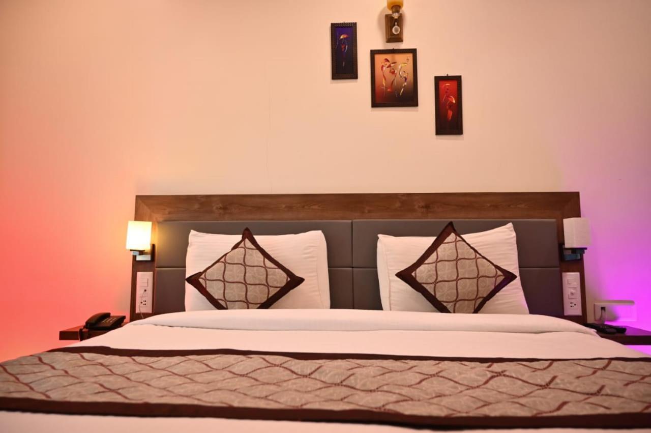The Walnut Creek Hotell Bhīm Tāl Exteriör bild
