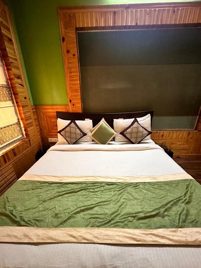 The Walnut Creek Hotell Bhīm Tāl Exteriör bild
