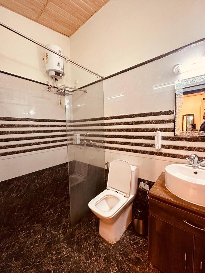 The Walnut Creek Hotell Bhīm Tāl Exteriör bild